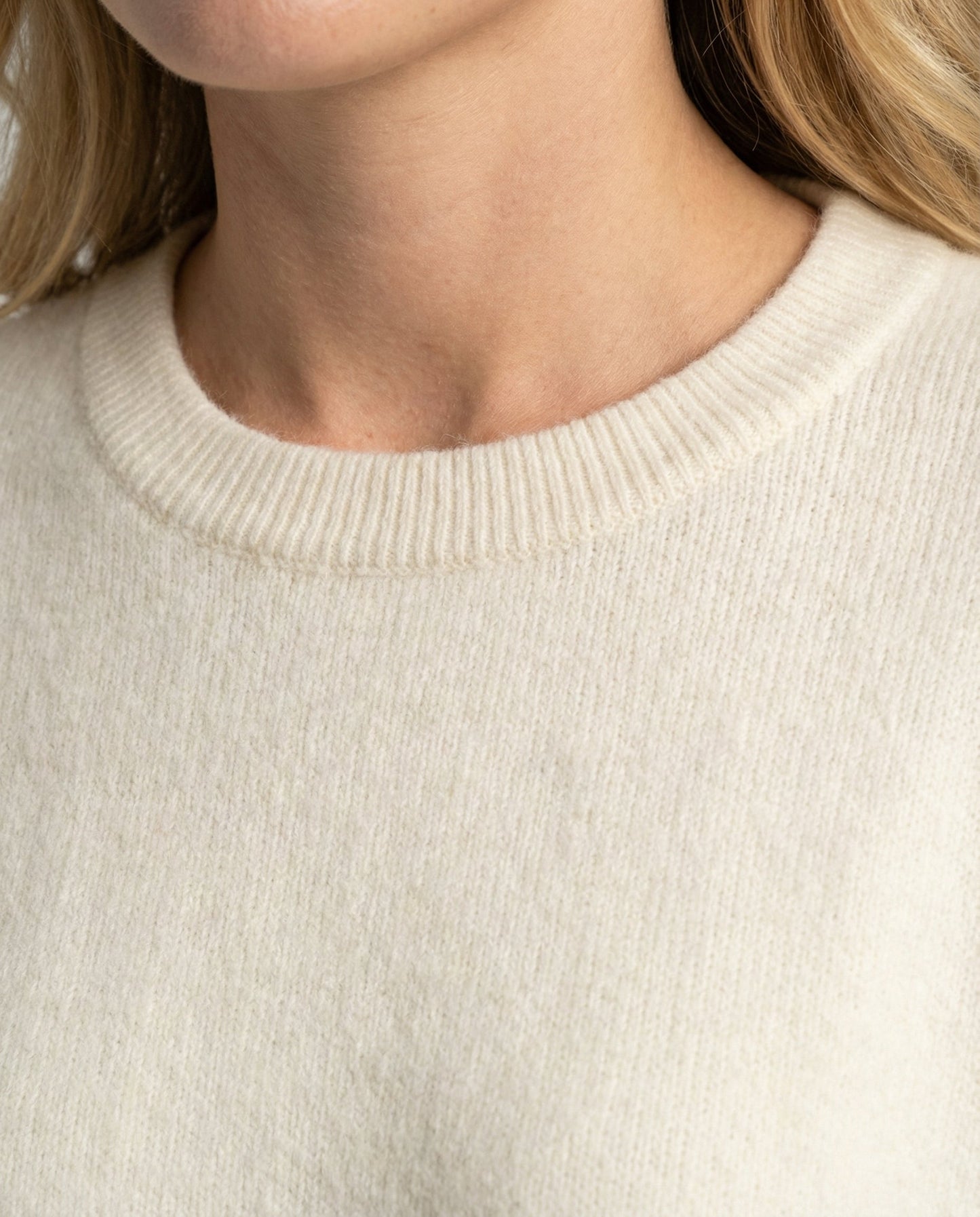 oversized autumn sweater with mid-length cut and relaxed cozy fit