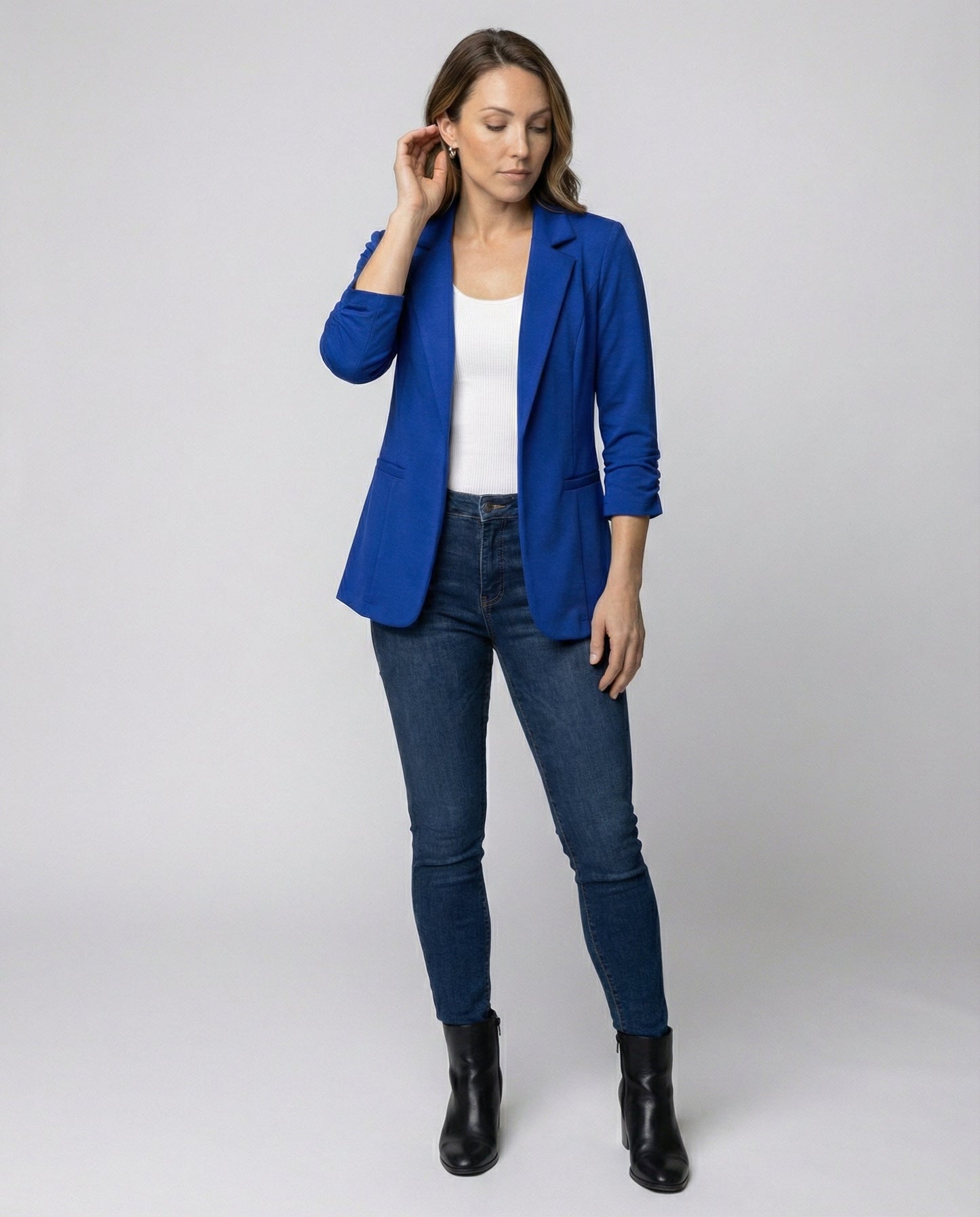 Woman wearing a fitted blazer